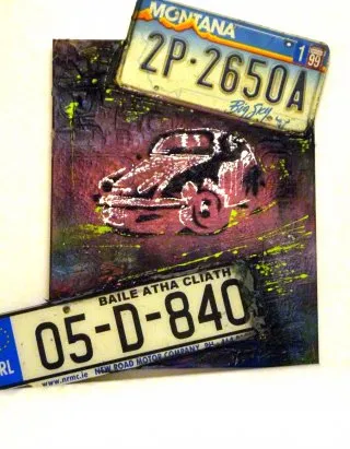 A creative fusion of vintage plates and art